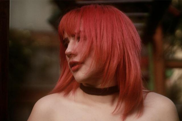 Perruque rousse : quel impact sur la confiance après une transformation physique ?