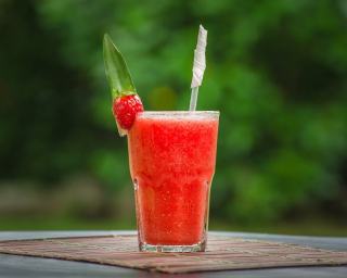 Remplacer un repas par un smoothie vert : est-ce efficace ?