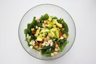 Salade brocolis et pois chiches : recette legere et nutritive