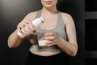 Lait d'amande maison : recette et comment éviter les grumeaux