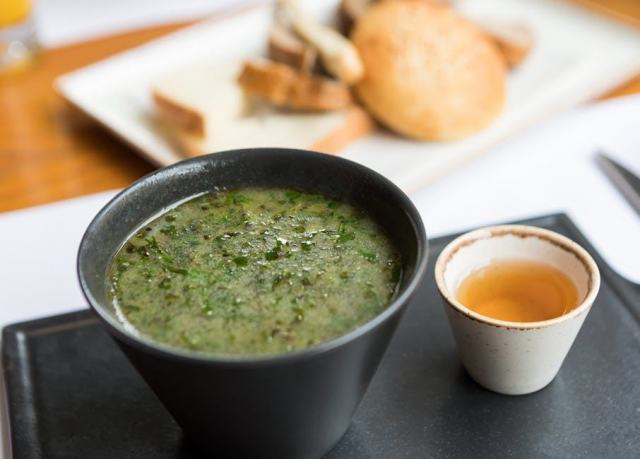 Soupe de riz aux légumes verts : légère, réconfortante et facile à préparer Soupe de riz aux légumes verts : légère, réconfortante et facile à préparer